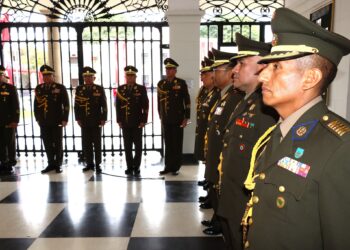 ESGE-EPG develó placa de los primeros puestos del Programa de Alto Mando del Ejército