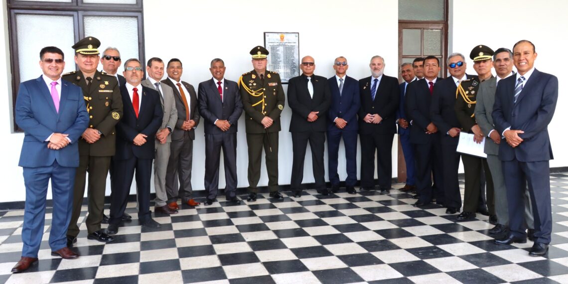 III Curso de Empleo de Grandes Unidades de Combate develaron su placa conmemorativa en la ESGE-EPG
