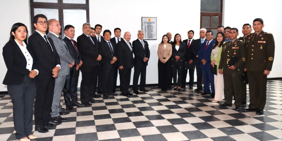 Develación de placa recordatoria del XII Diplomado en Gestión del Riesgo de Desastres y Adaptación al Cambio Climático