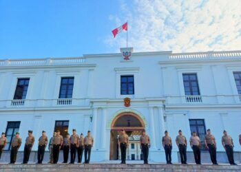 ESGE-EPG llevó a cabo la ceremonia de izamiento del Pabellón Nacional