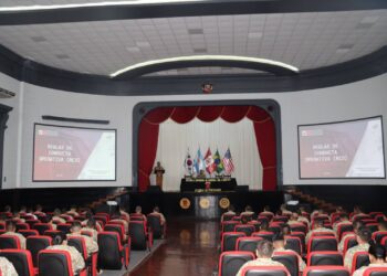 Fortaleciendo la excelencia educativa: Conferencia sobre reglas de conducta operativa en la Escuela Superior de Guerra del Ejército