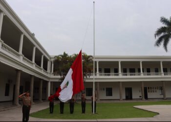 Escuela Superior de Guerra del Ejército – Escuela de Postgrado realizó el izamiento del Pabellón Nacional