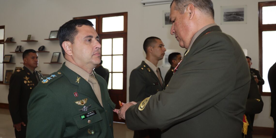 Ceremonia de imposición de divisas y cintillos