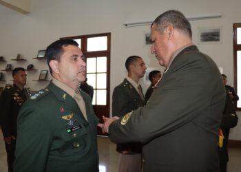 Ceremonia de imposición de divisas y cintillos