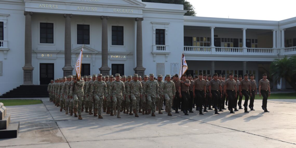 Con marcialidad y compromiso, inicia la semana académica en la Escuela Superior de Guerra del Ejército