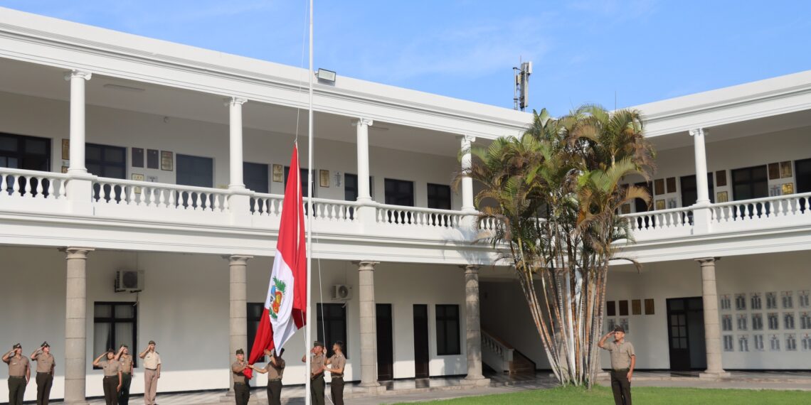 ¡Iniciamos la semana renovando nuestro compromiso con el Perú