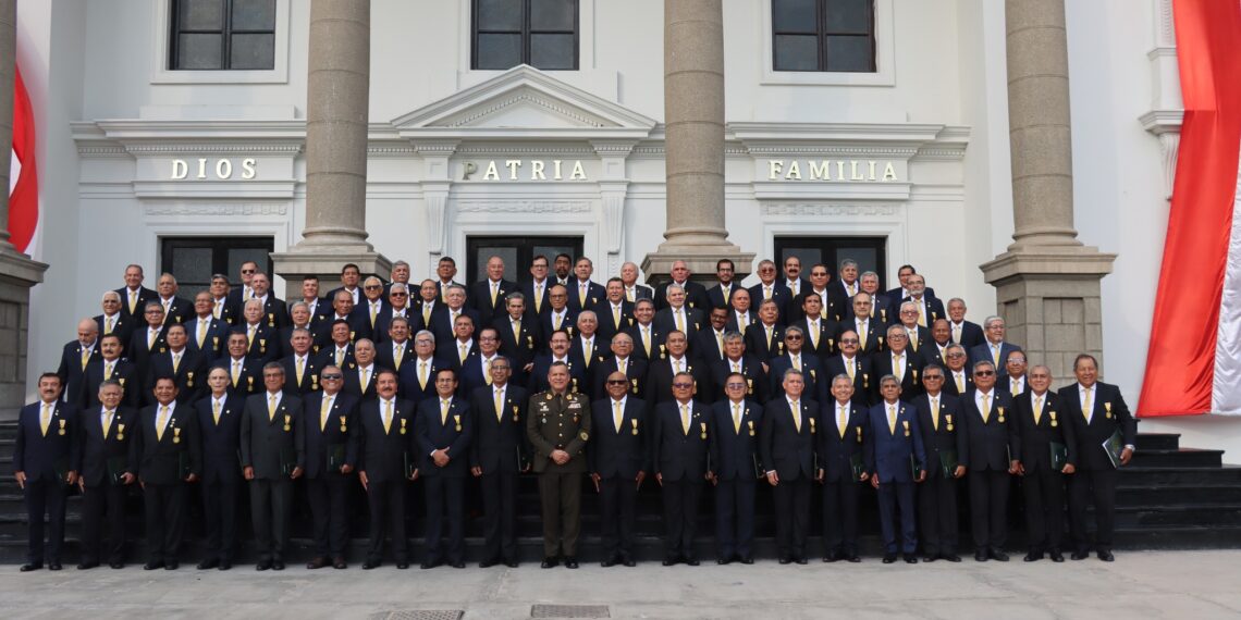 A 50 años de su egreso, la promoción “CRL Mariano Aragonés” honra su historia y reafirma su compromiso con la patria