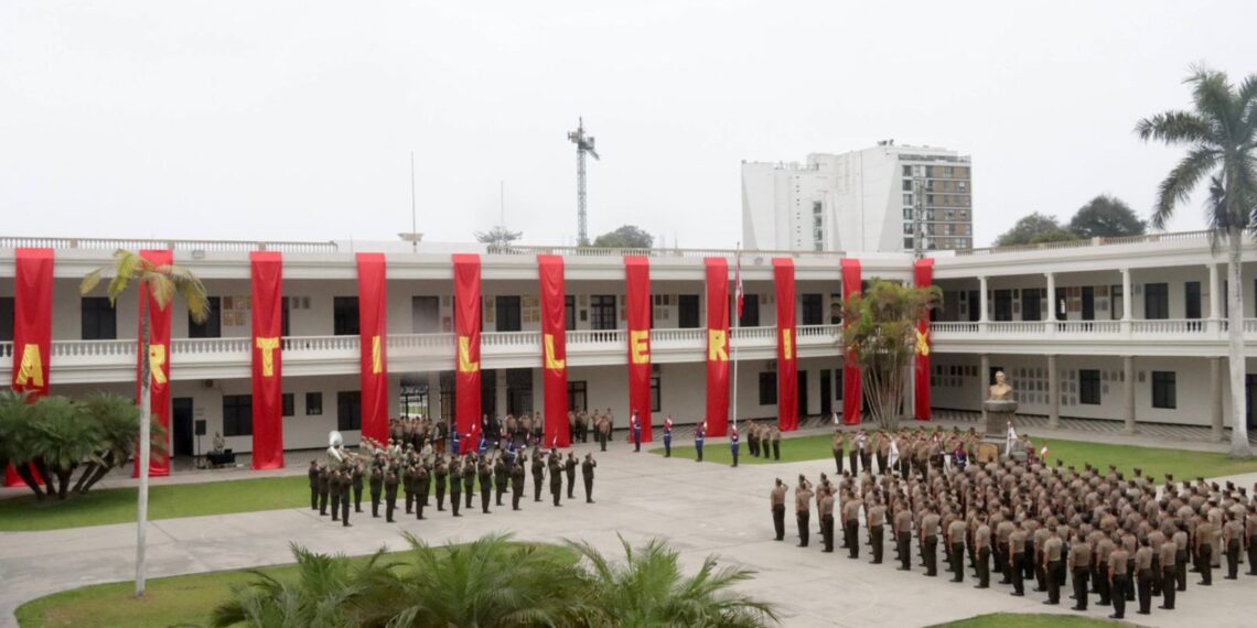 ESGE-EPG honra la historia y el coraje de la Artillería peruana