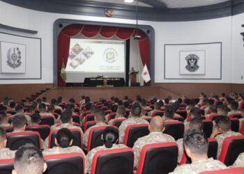 Conferencia fortalece el desarrollo profesional de oficiales del Ejército