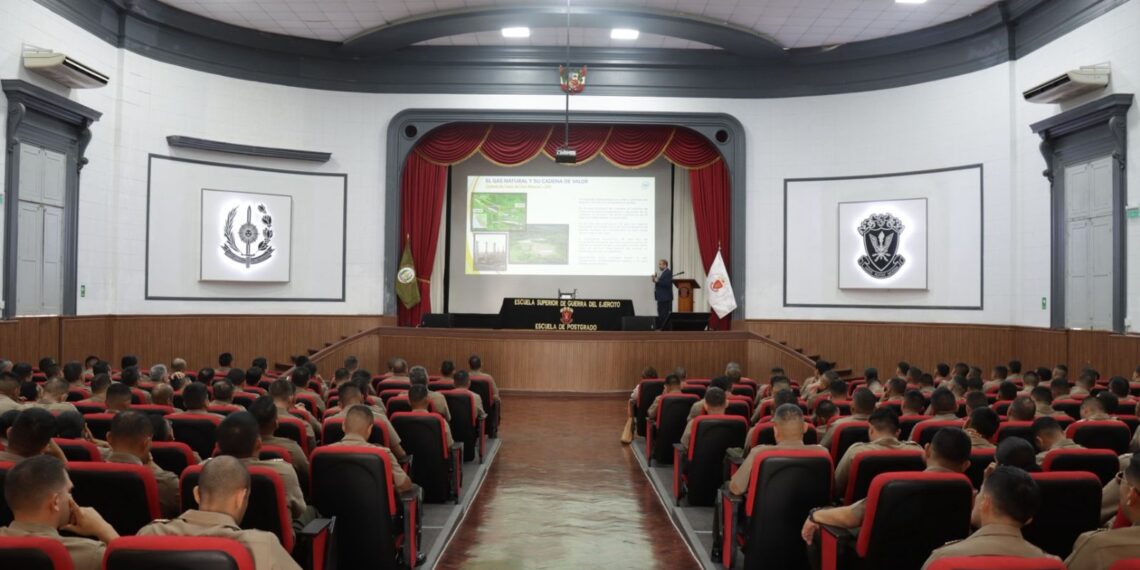 ESGE-EPG impulsa el análisis estratégico con conferencia sobre gas natural y desarrollo nacional