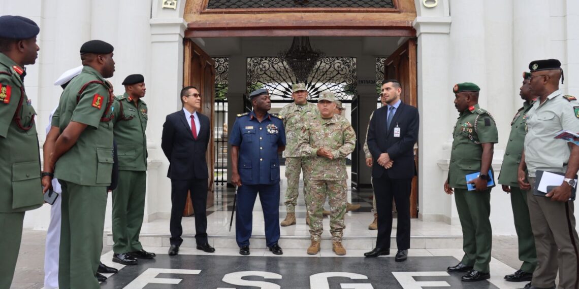 Delegación de la Escuela Nacional de Defensa de Nigeria y oficiales africanos realizan visita académica