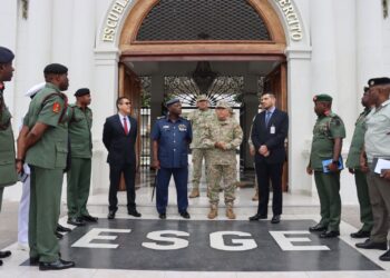 Delegación de la Escuela Nacional de Defensa de Nigeria y oficiales africanos realizan visita académica