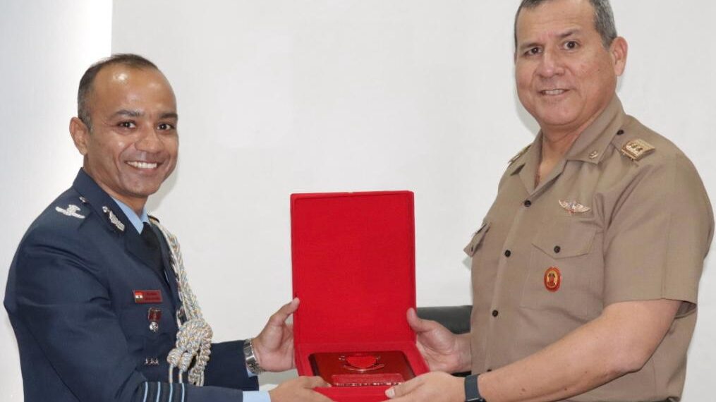 ESGE-EPG recibe visita del agregado de Defensa de la India