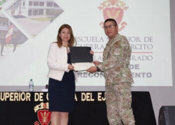 Embajada de Rumanía analiza el nuevo orden global en la ESGE-EPG