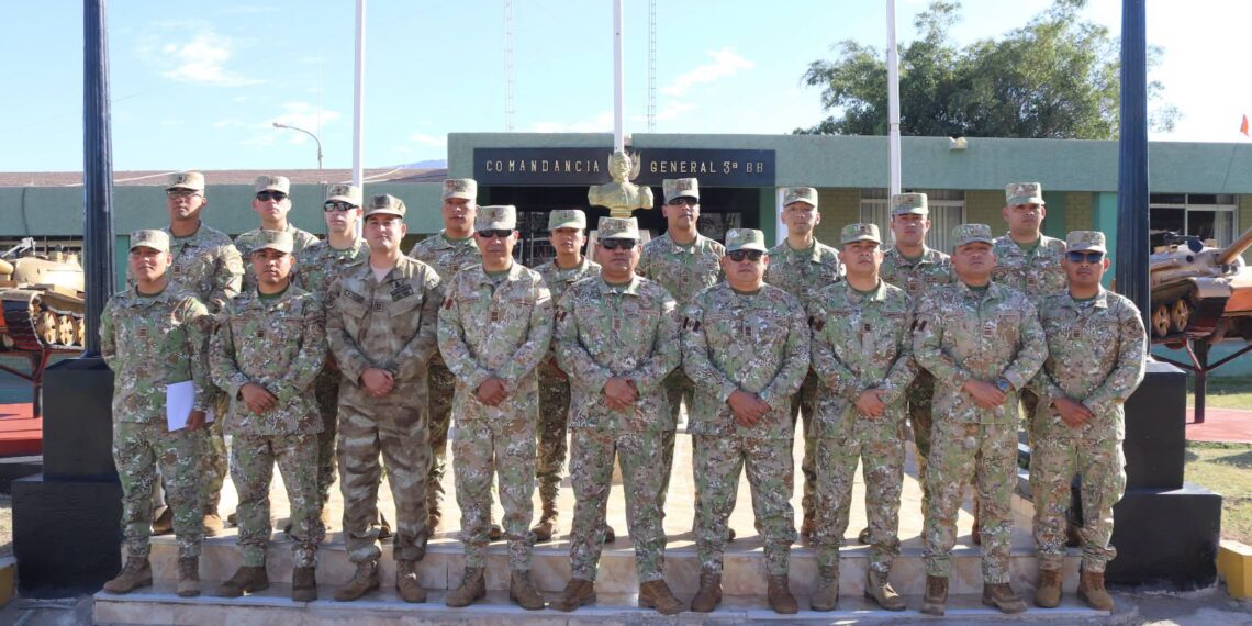 Del aula al terreno: Oficiales alumnos del LXXI PCEM inician prácticas operativas en unidades del Ejército