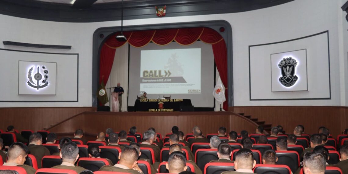 ESGE-EPG fortalece las competencias de sus oficiales alumnos con conferencia sobre UAS Y C-UAS