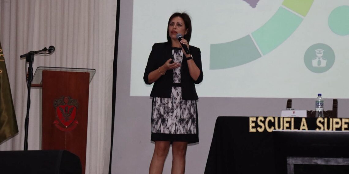 Oficiales alumnos amplían su visión estratégica sobre el desarrollo nacional y la industria