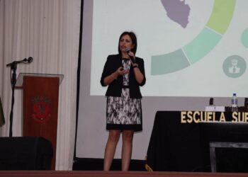 Oficiales alumnos amplían su visión estratégica sobre el desarrollo nacional y la industria