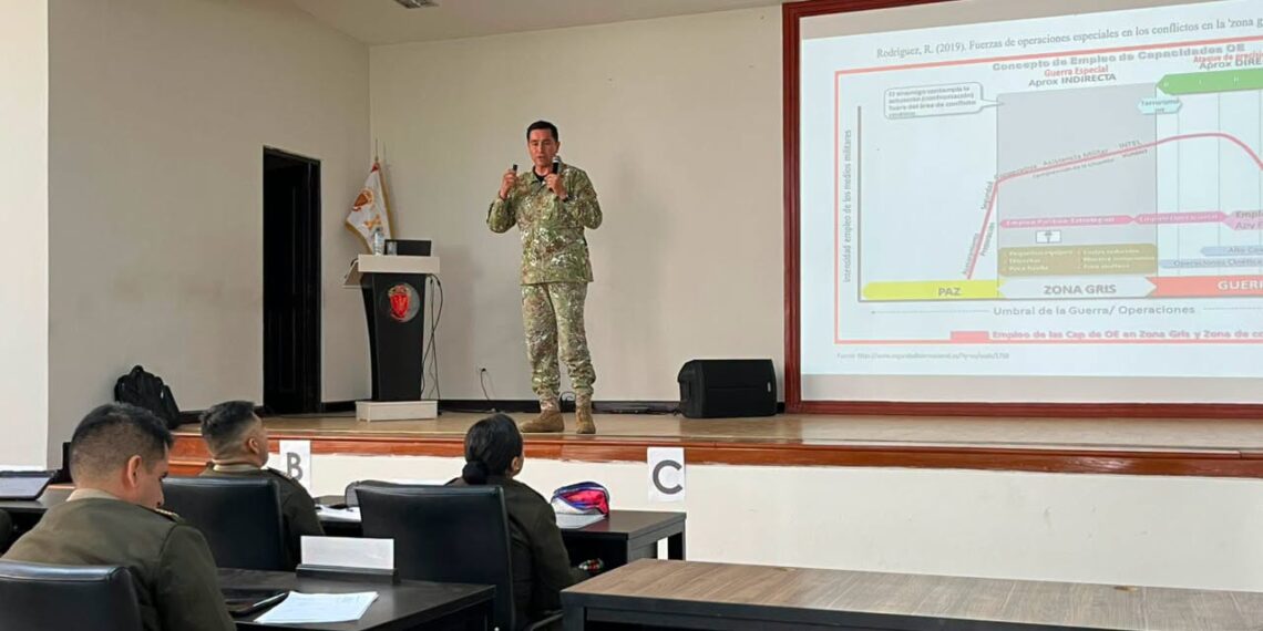 Conferencia sobre operaciones especiales fortalece la preparación de oficiales del Programa de Comando y Estado Mayor