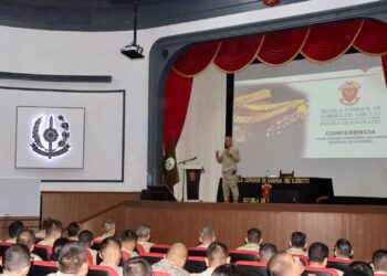 Conferencia sobre la “Evolución de las Fuerzas Especiales», fortalecen la visión estratégica de los oficiales alumnos”