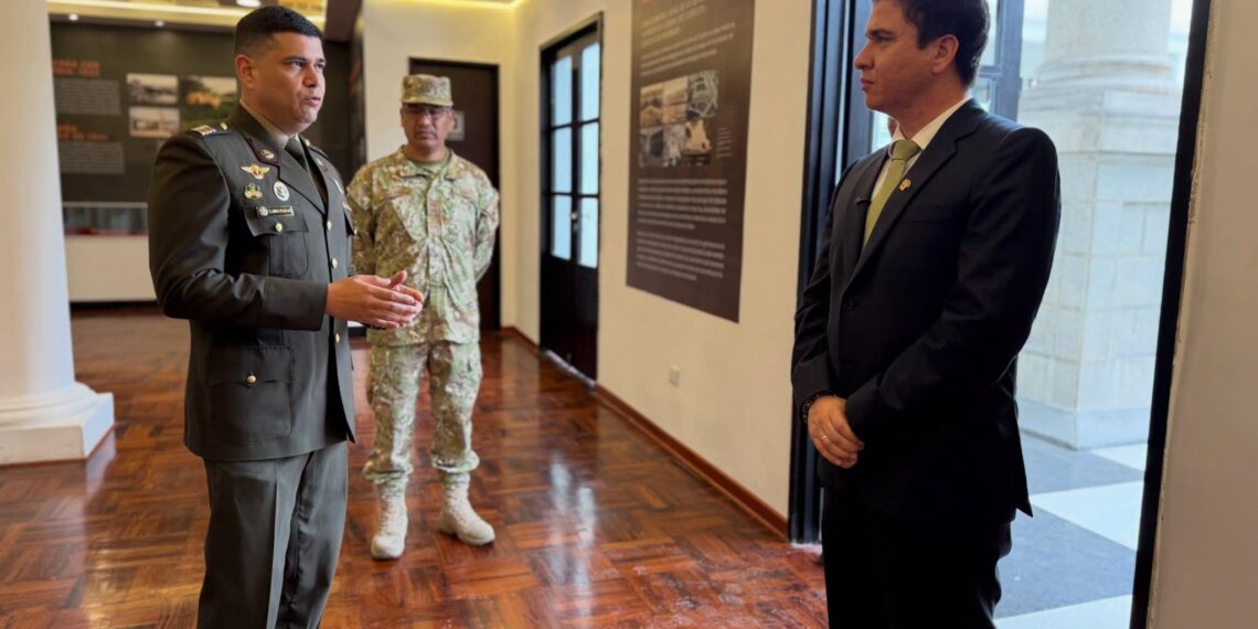 ESGE-EPG recibe la visita del diputado Dr. Frank Krklec Torres durante su semana de representación