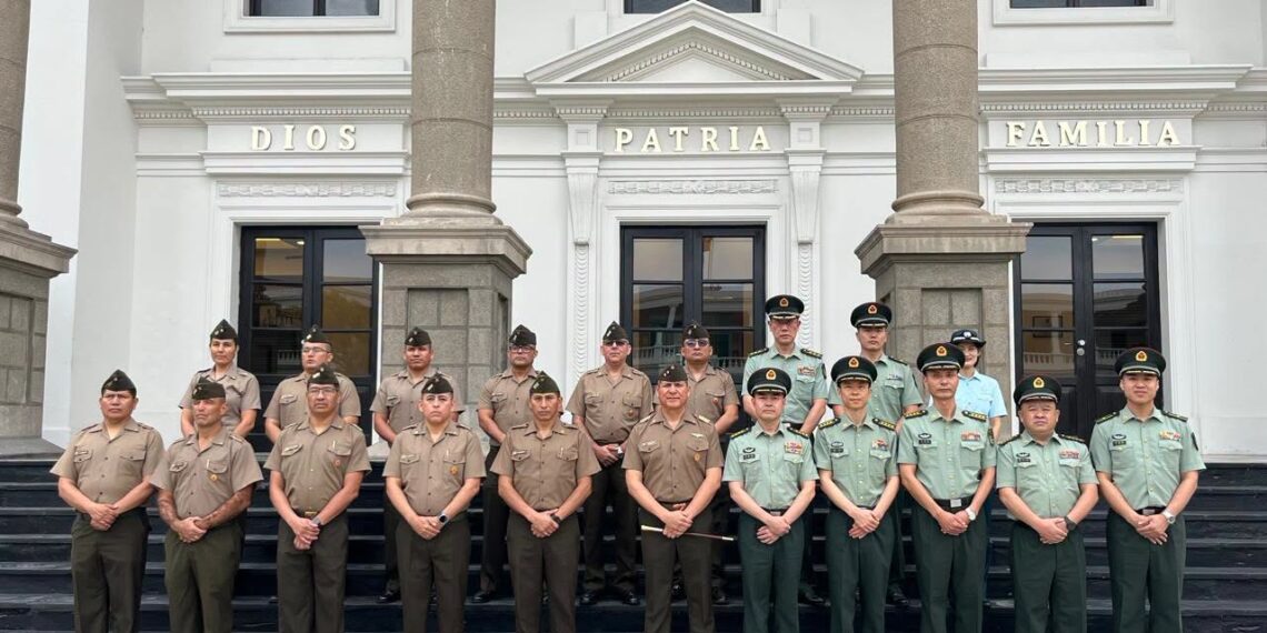 ESGE-EPG recibe a delegación del Ejército de China para fortalecer vínculos académicos