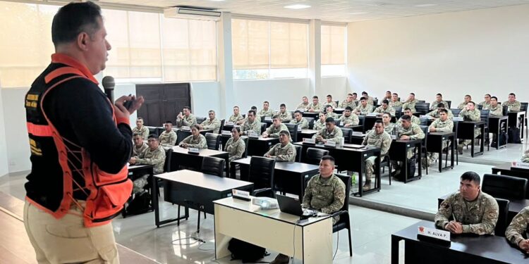 ESGE-EPG fortalece la preparación de sus oficiales alumnos frente al Fenómeno del Niño