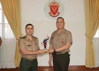 ESGE-EPG reconoce ascenso de oficial del Ejército de Brasil que integra su cuerpo docente